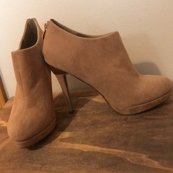 Heels - Picture 3 of 3